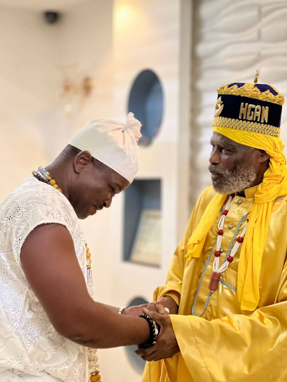 Maître Robert Tchedji en séance de voyance